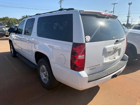 Used 2011 Chevrolet Suburban LT RWD image 4