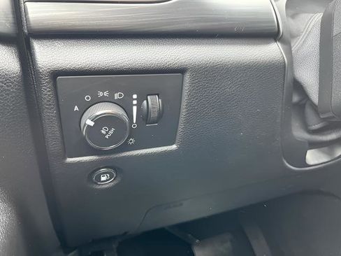 Used 2020 Jeep Grand Cherokee Laredo w/ Security & Convenience Group image 14