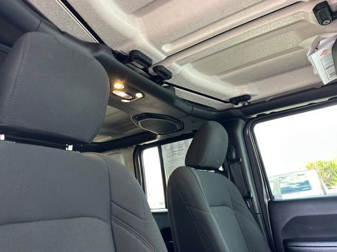 Used 2019 Jeep Wrangler Unlimited Sport S AWD/4WD image 18