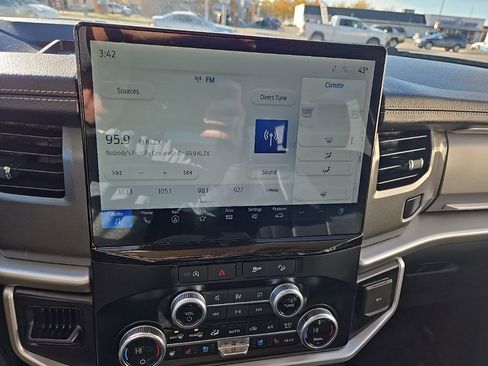 Used 2024 Ford Expedition XLT image 21