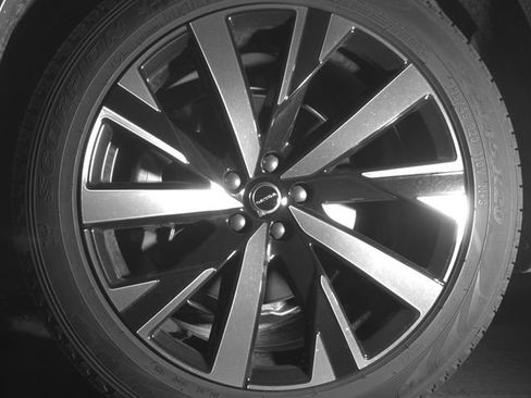 New 2026 Volvo XC90 B6 Core w/ Protection Package image 9