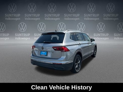 Used 2022 Volkswagen Tiguan SE w/ Panoramic Sunroof Package FWD image 6