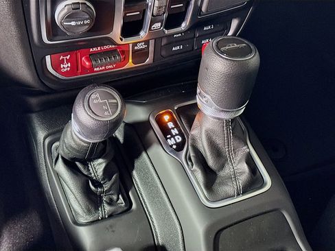 New 2025 Jeep Gladiator Willys image 18