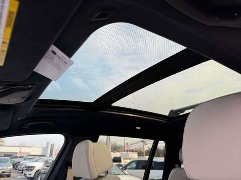 Used 2022 BMW X7 xDrive40i w/ M Sport Package image 18