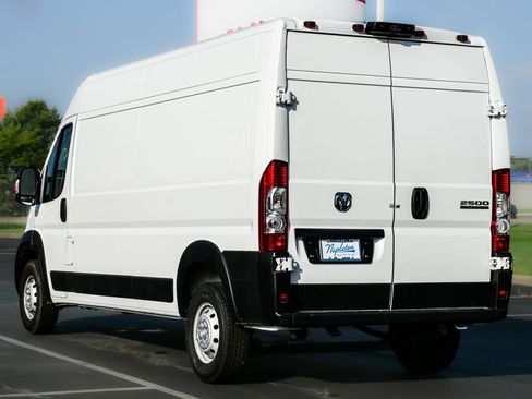 Used 2023 RAM ProMaster 2500 FWD image 8