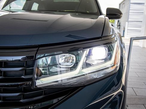 Used 2023 Volkswagen Atlas Cross Sport SEL R-Line AWD/4WD image 7