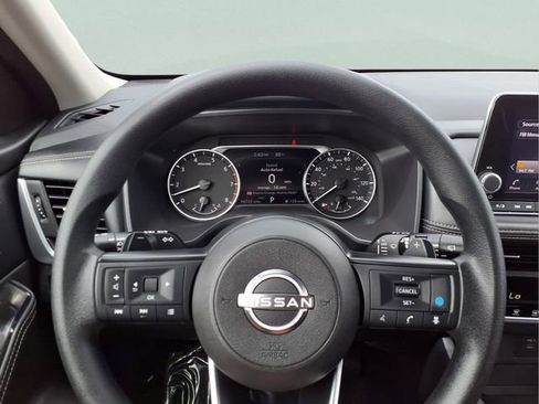 Used 2024 Nissan Rogue SV AWD/4WD image 10