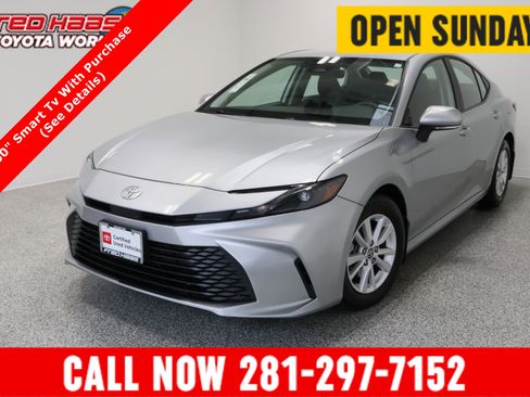 Certified 2025 Toyota Camry LE image 1