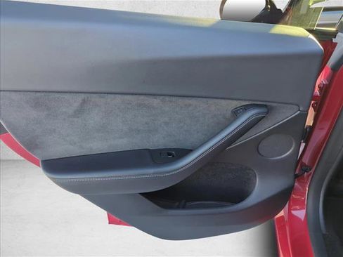 Used 2023 Tesla Model Y Performance image 21