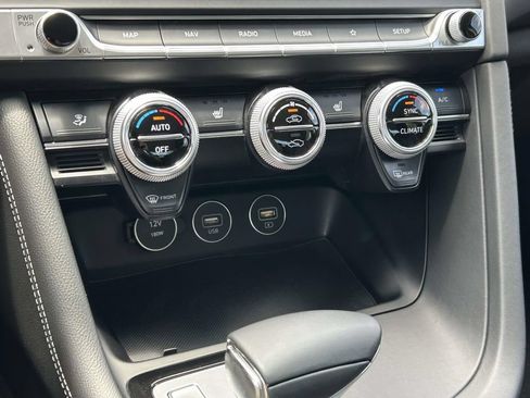 Used 2022 Genesis G70 2.0T RWD image 24