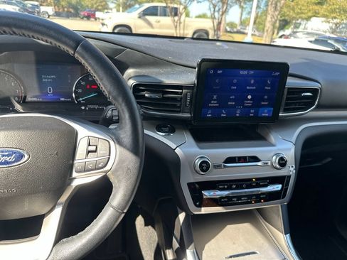 Used 2022 Ford Explorer XLT w/ Equipment Group 202A RWD image 17