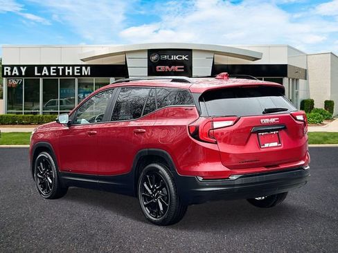 Used 2023 GMC Terrain SLE w/ Driver Convenience Package image 3