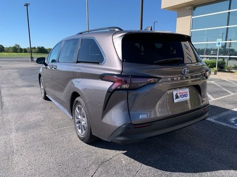 Used 2023 Toyota Sienna XLE image 7