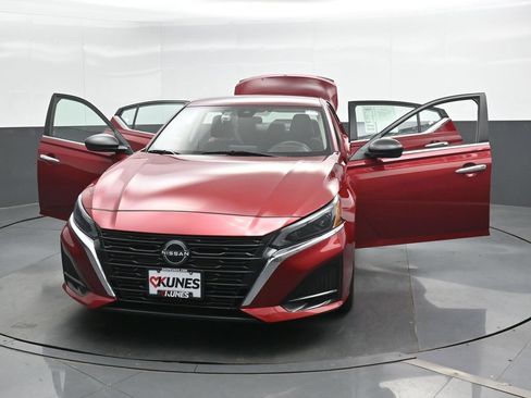 Used 2025 Nissan Altima 2.5 SV FWD image 48