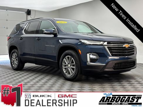 Used 2023 Chevrolet Traverse LT FWD image 1