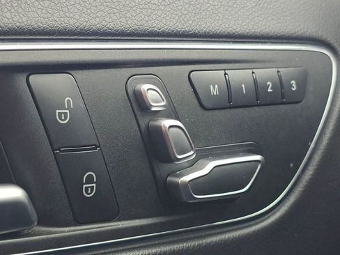 Certified 2020 Mercedes-Benz GLA 250 4MATIC image 27