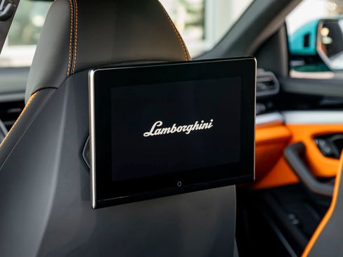 Used 2025 Lamborghini Urus SE AWD/4WD image 28