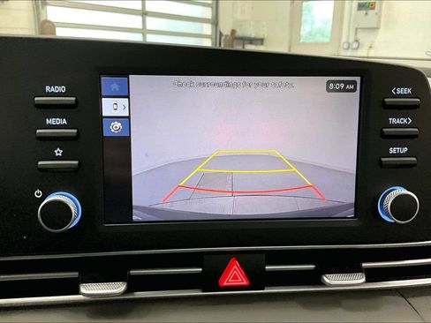 Certified 2024 Hyundai Elantra SE FWD image 23