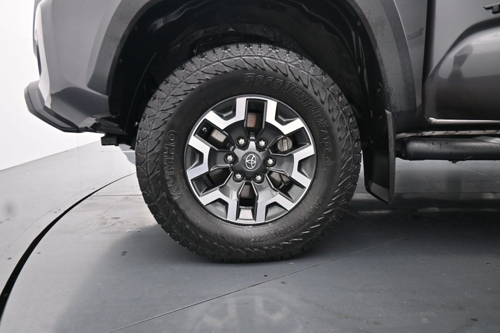 Used 2019 Toyota Tacoma TRD Off-Road AWD/4WD image 17