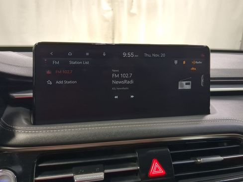 Used 2025 Genesis G70 2.5T image 13