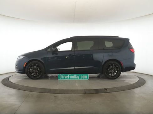 Used 2024 Chrysler Pacifica Limited w/ S Appearance Package image 9