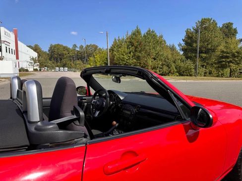 Used 2007 MAZDA MX-5 Miata Touring image 10
