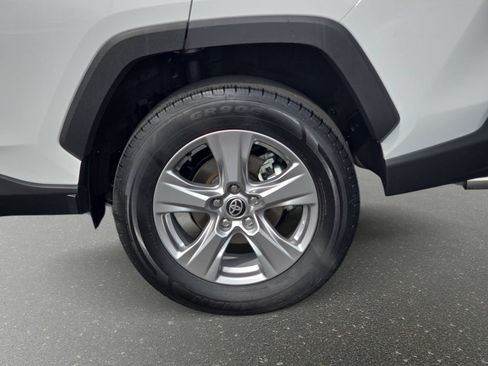 Used 2025 Toyota RAV4 XLE AWD/4WD image 35