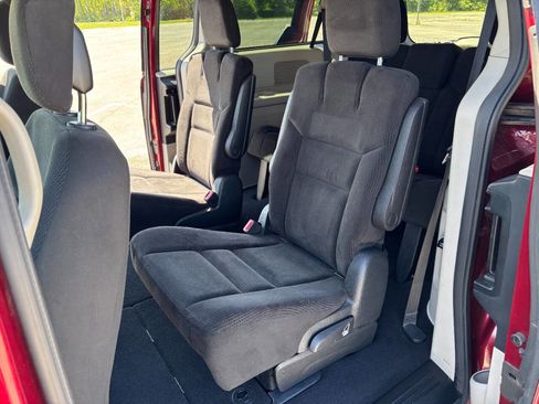 Used 2015 Dodge Grand Caravan SXT FWD image 9
