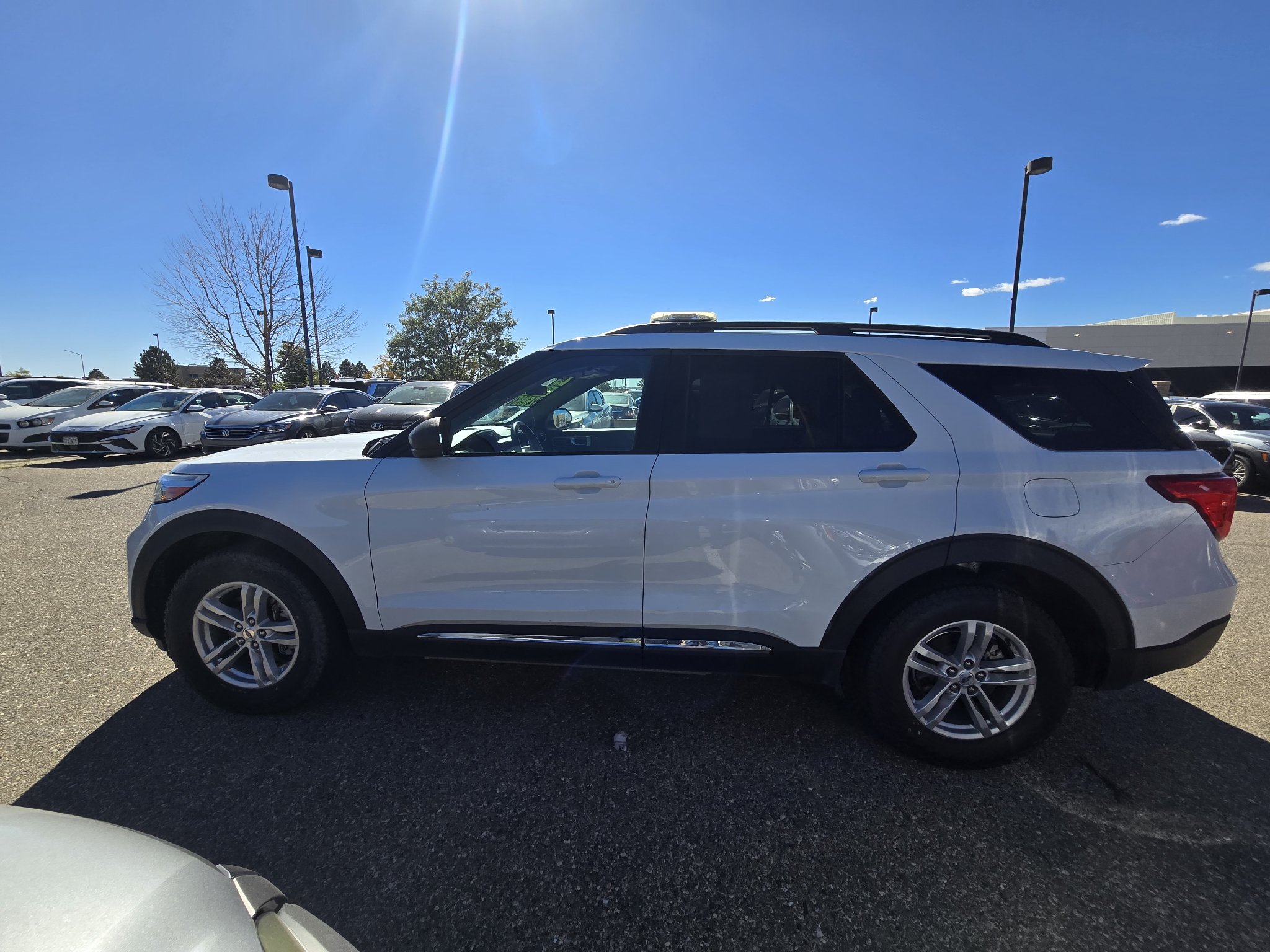 Used 2023 Ford Explorer XLT AWD/4WD image 14