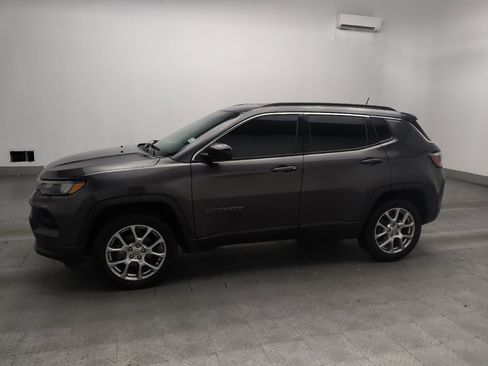 Used 2022 Jeep Compass Latitude AWD/4WD image 2