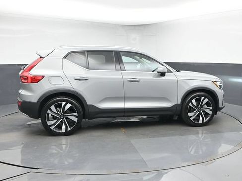 Used 2024 Volvo XC40 B5 Plus w/ Climate Package AWD/4WD image 9