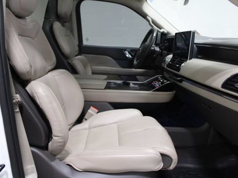 Used 2022 Lincoln Navigator L Reserve AWD/4WD image 31