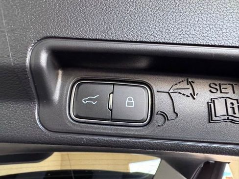 Certified 2025 Ford Explorer Active image 26