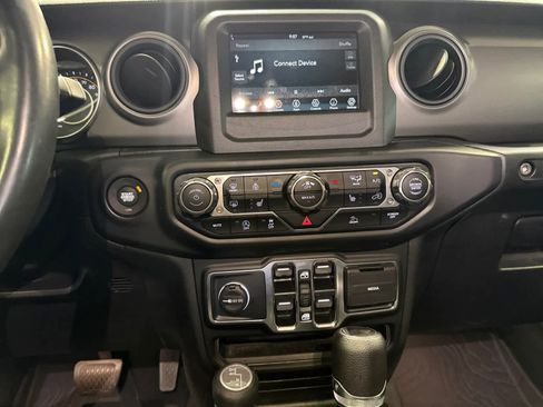 Used 2022 Jeep Wrangler Unlimited Sport AWD/4WD image 12