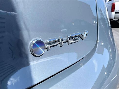 Used 2025 Toyota Prius Plug-In Hybrid image 28