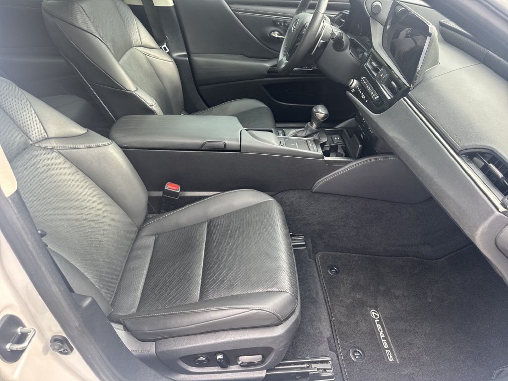 Used 2022 Lexus ES 300h w/ Premium Package FWD image 13