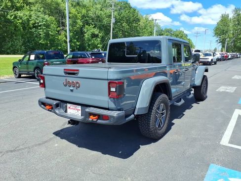 Used 2025 Jeep Gladiator Mojave AWD/4WD image 6