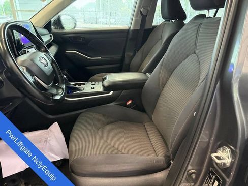 Used 2023 Toyota Highlander FWD image 16