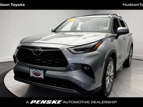 Used 2023 Toyota Highlander Platinum AWD/4WD image 1