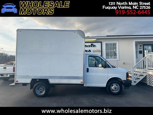 Used 2017 GMC Savana 3500 image 1