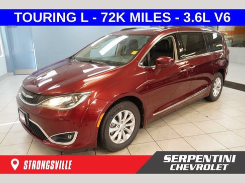 Used 2017 Chrysler Pacifica Touring-L FWD image 1