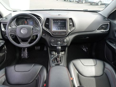 Used 2019 Jeep Cherokee Trailhawk AWD/4WD image 27