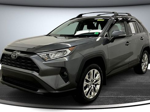 Used 2021 Toyota RAV4 XLE Premium image 3