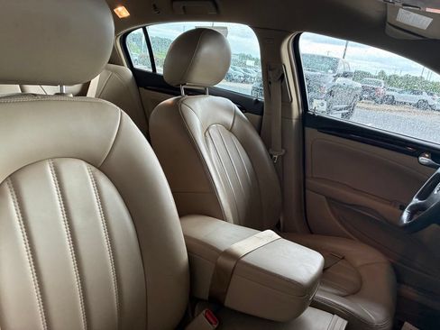 Used 2011 Buick Lucerne CXL FWD image 10