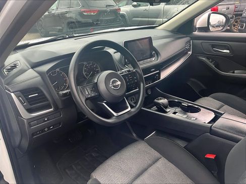 Used 2024 Nissan Rogue SV image 8