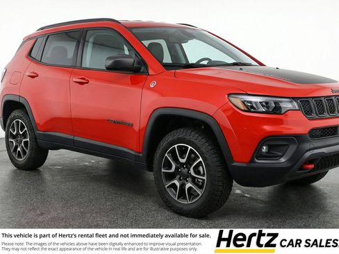 Used 2025 Jeep Compass Trailhawk image 1