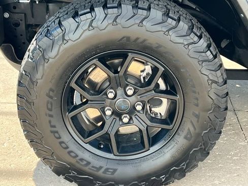 Used 2024 Jeep Wrangler Unlimited AWD/4WD image 7