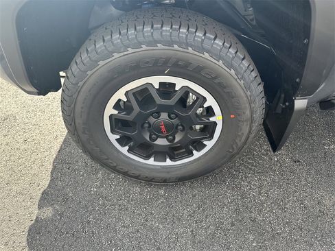 New 2025 Toyota Tacoma TRD Off-Road image 10