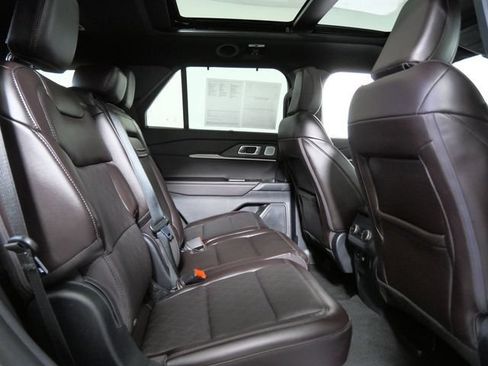 Certified 2025 Ford Explorer Platinum AWD/4WD image 12