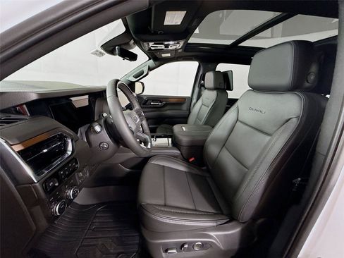 New 2026 GMC Yukon XL Denali w/ Denali Reserve Package AWD/4WD image 16